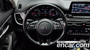 Kia Seltos Бензин 1.6 Turbo 2WD 2020 года из Южной Кореи