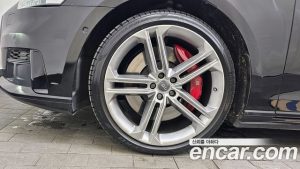 Audi S8 4.0 TFSI 4WD LWB 2020 года из Южной Кореи