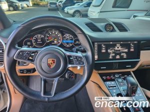 Porsche Cayenne 3.0 E-하이브리드 2020 года из Южной Кореи