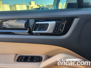 Porsche Cayenne 3.0 E-하이브리드 2020 года из Южной Кореи
