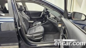 Kia Niro 1.6 HEV 2020 года из Южной Кореи