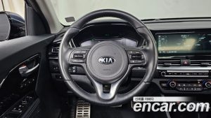 Kia Niro 1.6 HEV 2020 года из Южной Кореи