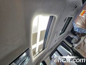 Hyundai Staria 4WD Lounge 7-Seater 2024 года из Южной Кореи
