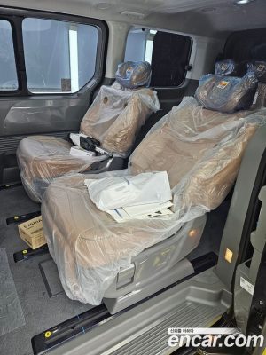 Hyundai Staria 4WD Lounge 7-Seater 2024 года из Южной Кореи