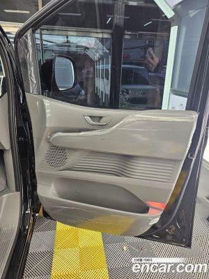 Hyundai Staria 4WD Lounge 7-Seater 2024 года из Южной Кореи