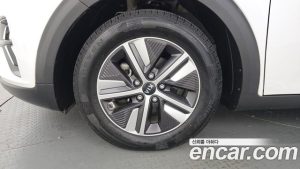 Kia Niro 1.6 HEV 2020 года из Южной Кореи
