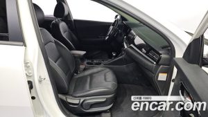 Kia Niro 1.6 HEV 2020 года из Южной Кореи