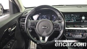 Kia Niro 1.6 HEV 2020 года из Южной Кореи