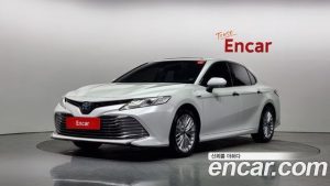 Toyota Camry 2.5 XLE HYBRID 2021 года из Южной Кореи