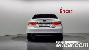 Toyota Camry 2.5 XLE HYBRID 2021 года из Южной Кореи
