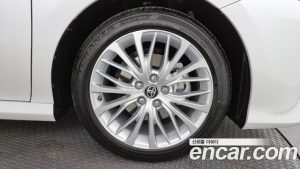 Toyota Camry 2.5 XLE HYBRID 2021 года из Южной Кореи