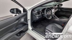 Toyota Camry 2.5 XLE HYBRID 2021 года из Южной Кореи
