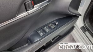 Toyota Camry 2.5 XLE HYBRID 2021 года из Южной Кореи