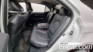 Toyota Camry 2.5 XLE HYBRID 2021 года из Южной Кореи