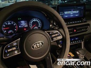 Kia Seltos Бензин 1.6 Turbo 2WD 2021 года из Южной Кореи