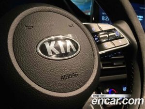Kia Seltos Бензин 1.6 Turbo 2WD 2021 года из Южной Кореи