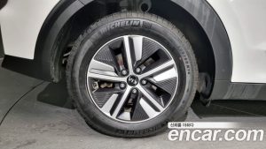Kia Niro 1.6 HEV 2021 года из Южной Кореи
