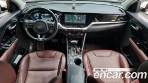 Kia Niro 1.6 HEV 2021 года из Южной Кореи