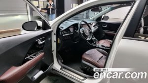 Kia Niro 1.6 HEV 2021 года из Южной Кореи