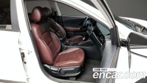 Kia Niro 1.6 HEV 2021 года из Южной Кореи