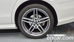 Mercedes-Benz E-Class E300 4MATIC AMG Line 2020 года из Южной Кореи