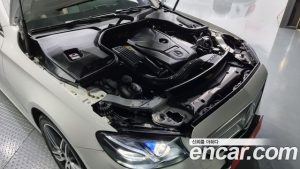 Mercedes-Benz E-Class E300 4MATIC AMG Line 2020 года из Южной Кореи