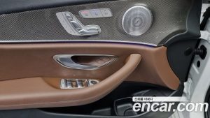 Mercedes-Benz E-Class E300 4MATIC AMG Line 2020 года из Южной Кореи