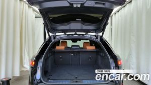 Land Rover Range Rover Velar 3.0 P400 R-Dynamic HSE 2023 года из Южной Кореи