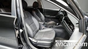 Kia Niro 1.6 HEV 2020 года из Южной Кореи