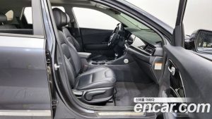 Kia Niro 1.6 HEV 2020 года из Южной Кореи