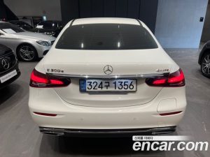Mercedes-Benz E-Class E300e 4MATIC Exclusive 2021 года из Южной Кореи