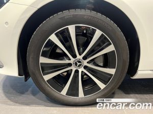 Mercedes-Benz E-Class E300e 4MATIC Exclusive 2021 года из Южной Кореи