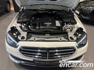 Mercedes-Benz E-Class E300e 4MATIC Exclusive 2021 года из Южной Кореи