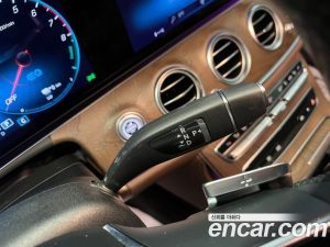 Mercedes-Benz E-Class E300e 4MATIC Exclusive 2021 года из Южной Кореи