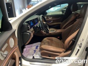Mercedes-Benz E-Class E300e 4MATIC Exclusive 2021 года из Южной Кореи