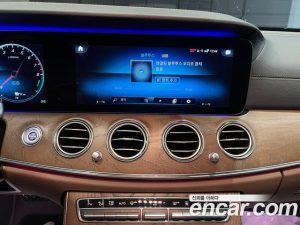 Mercedes-Benz E-Class E300e 4MATIC Exclusive 2021 года из Южной Кореи