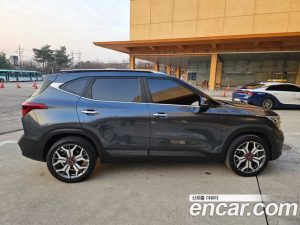Kia Seltos Бензин 1.6 Turbo 2WD 2022 года из Южной Кореи