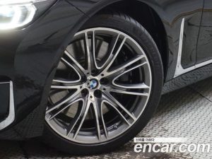 BMW 7-Series M760Li xDrive V12 Excellence 2021 года из Южной Кореи