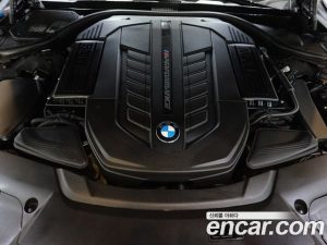 BMW 7-Series M760Li xDrive V12 Excellence 2021 года из Южной Кореи
