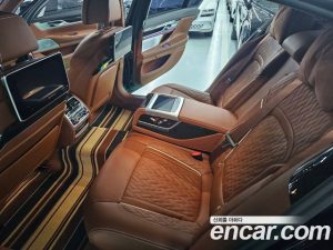 BMW 7-Series M760Li xDrive V12 Excellence 2021 года из Южной Кореи