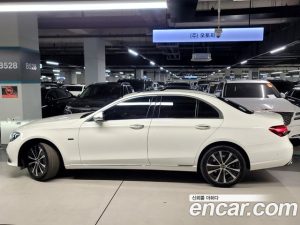 Mercedes-Benz E-Class E300e 4MATIC Exclusive 2021 года из Южной Кореи