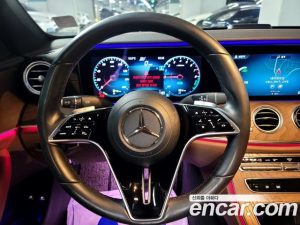 Mercedes-Benz E-Class E300e 4MATIC Exclusive 2021 года из Южной Кореи