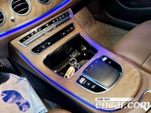 Mercedes-Benz E-Class E300e 4MATIC Exclusive 2021 года из Южной Кореи