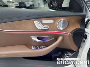 Mercedes-Benz E-Class E300e 4MATIC Exclusive 2021 года из Южной Кореи