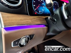 Mercedes-Benz E-Class E300e 4MATIC Exclusive 2021 года из Южной Кореи