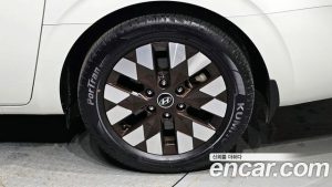 Hyundai Staria 4WD Lounge 9-Seater 2022 года из Южной Кореи