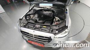 Mercedes-Benz S-Class S500L 4MATIC 2023 года из Южной Кореи