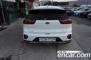 Kia Niro 1.6 HEV 2020 года из Южной Кореи