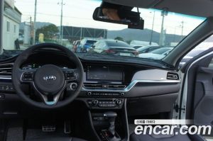 Kia Niro 1.6 HEV 2020 года из Южной Кореи
