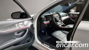 Mercedes-Benz E-Class E350 4MATIC AMG Line 2023 года из Южной Кореи